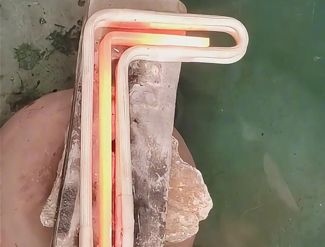 高频蜜桃精品视频加热设备可以在钛长条内部产生均匀的热量分布
