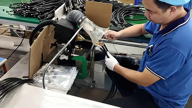 高频焊接机，轻松实现接线端子锡焊，让你的工作更轻松！