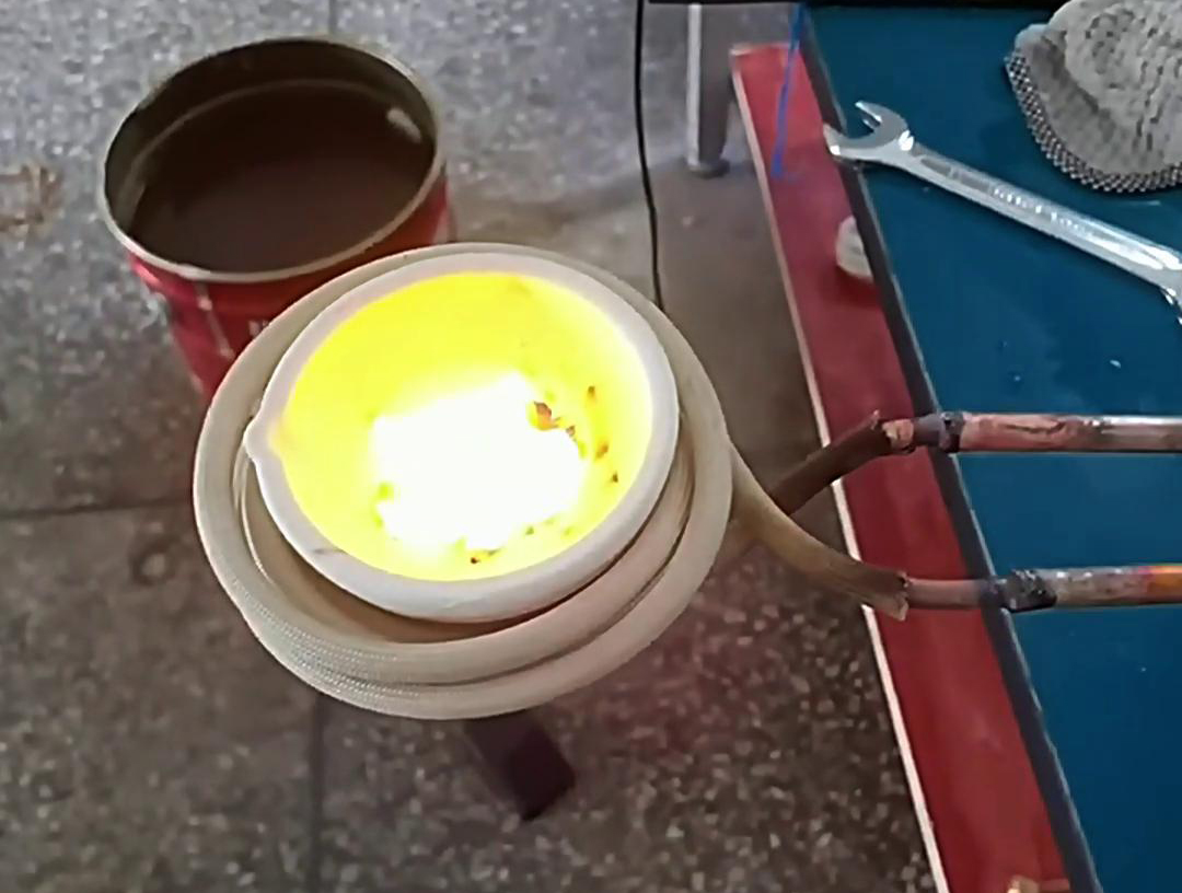 220V 小型高频熔炼炉:小功率高温度的贵金属与金属熔炼利器(图3) 220V 小型高频熔炼炉:小功率高温度的贵金属与金属熔炼利器(图3)