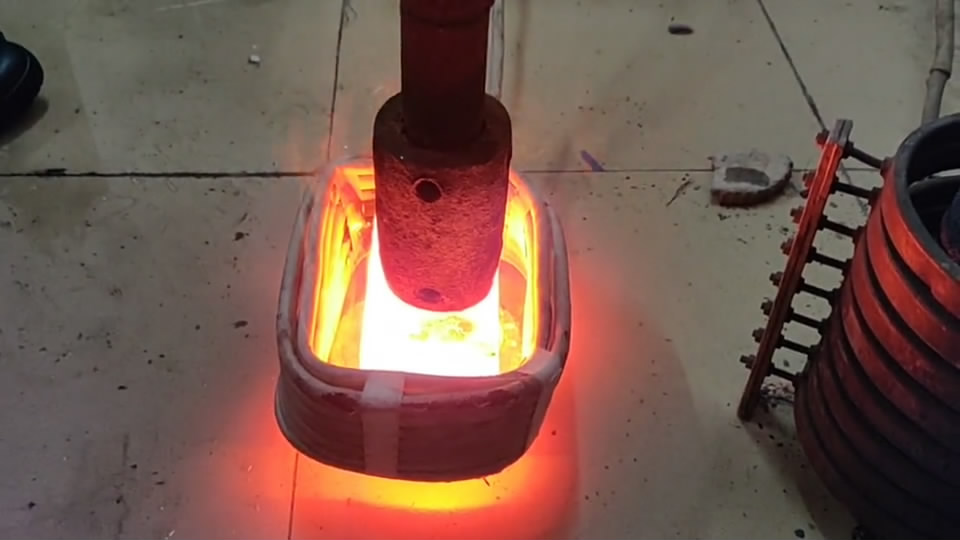 中频蜜桃精品视频加热设备对铸铁加热