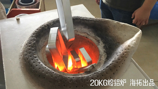 蜜桃精品视频熔炼炉的缺点就是比煤炭炉贵