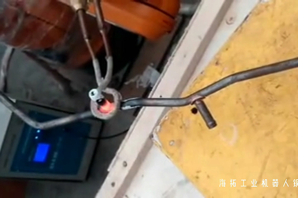 手持式高频焊机搭配工业机器人与蜜桃精品视频钎焊的完美融合
