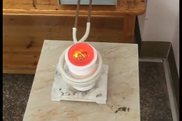 频率越高，中频熔炼电炉价格越高？