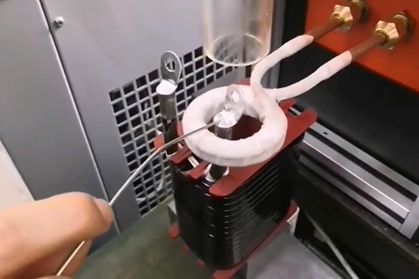 高频蜜桃精品视频钎焊机焊接线缆接头