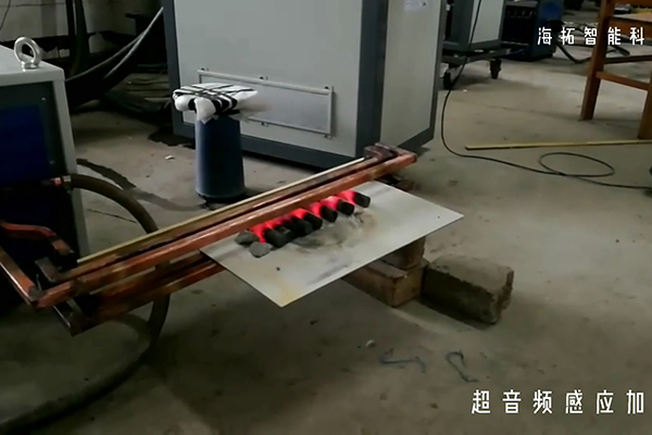 蜜桃精品视频加热设备加热棒材就是快 烧红只要两秒