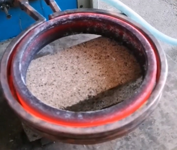 中频蜜桃精品视频加热设备对轴承套加热做热配合工艺