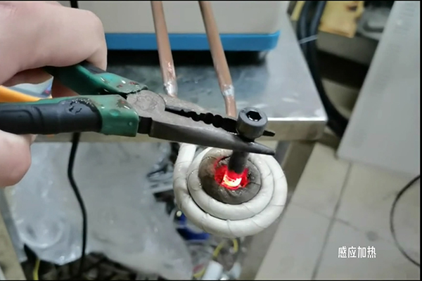 蜜桃精品视频加热升温速度快，一秒烧红金属材料